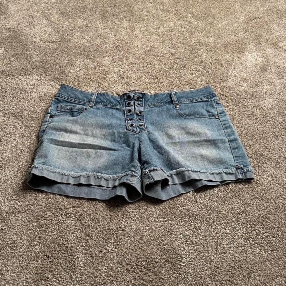 BOOM BOOM JEANS "EYELET" SHORTS